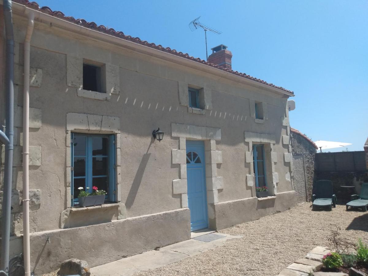 Lavender House - Traditional Stone House Oozing Charm And Character Cersay Eksteriør bilde